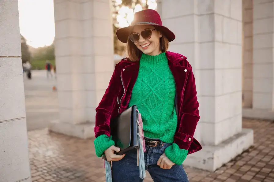 رنگهای مکمل در چرخه رنگ روبهروی هم قرار دارند. مثل قرمز و سبز، نارنجی و آبی، بنفش و زرد.