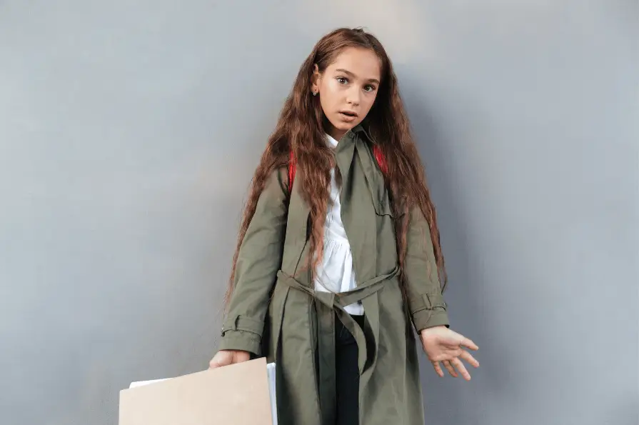 مدل بارانی دخترانه جدید؛ سبک‌های پرطرفدار برای پاییز و زمستان ۱۴۰۴
