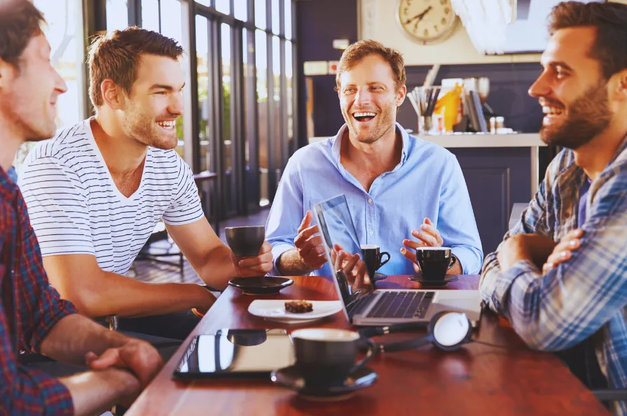 مزایای تیپ رسمی مردانه بدون کت در محیط کار